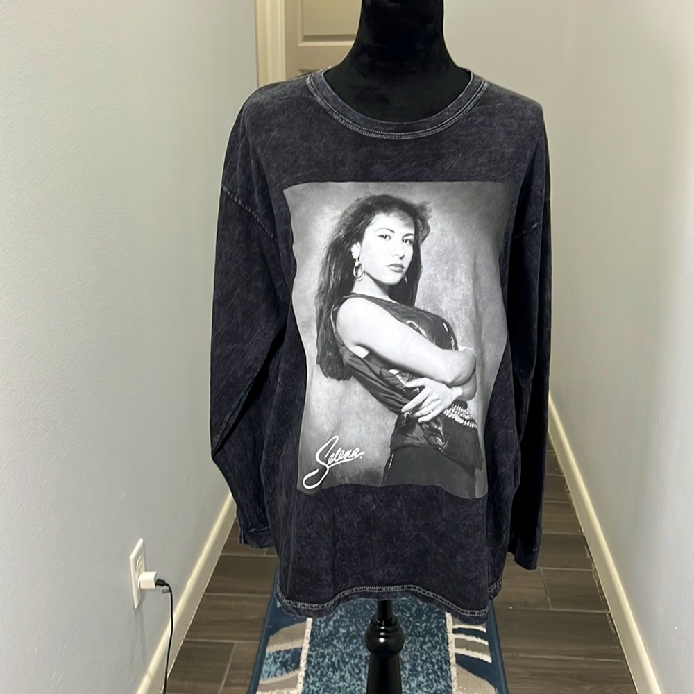 SELENA SHIRT Women's Medium Black Long Sleeve Shirt distressed look